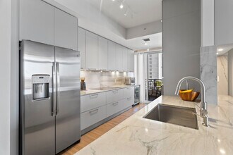 3232 SW 22nd St in Miami, FL - Building Photo - Building Photo