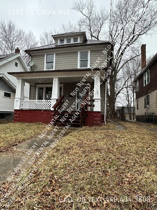 1161 La Croix Ave in Akron, OH - Building Photo