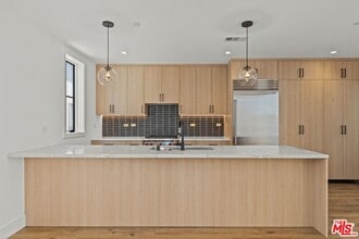 14535 Killion St in Los Angeles, CA - Building Photo - Building Photo