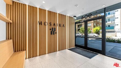 904 S New Hampshire Ave in Los Angeles, CA - Building Photo - Building Photo
