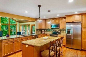 40 Crestwood Dr in East Hampton, CT - Building Photo - Building Photo