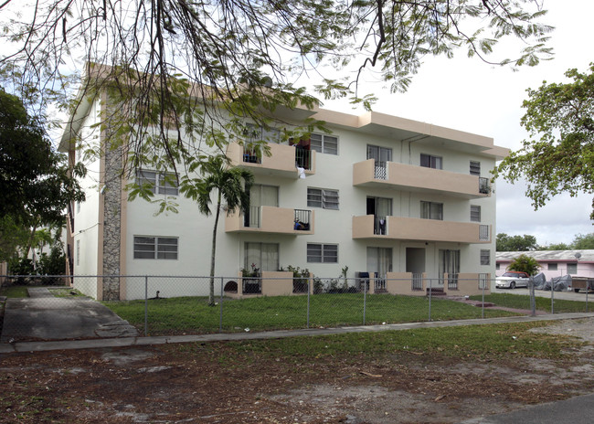 Capri Apartments in North Miami, FL - Building Photo - Building Photo