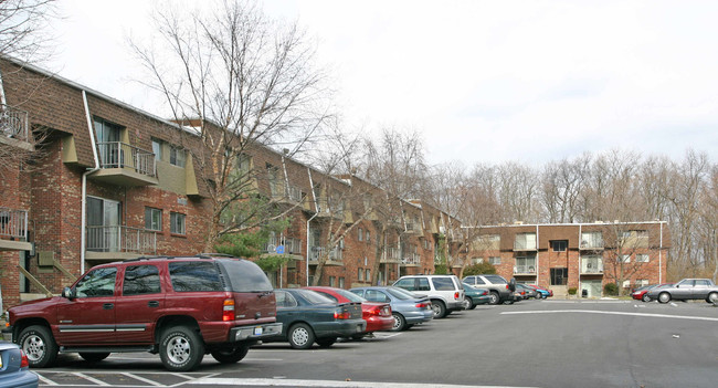 Island Breeze Apartments in Cincinnati, OH - Building Photo - Building Photo