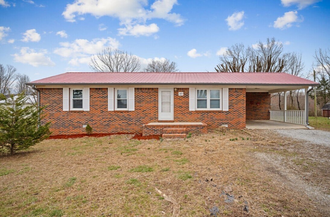 2835 Deck Mountain Rd in Cookeville, TN - Foto de edificio
