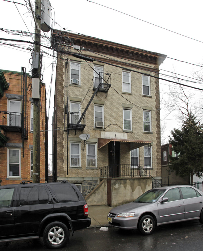 110 Lake St in Jersey City, NJ - Building Photo - Building Photo