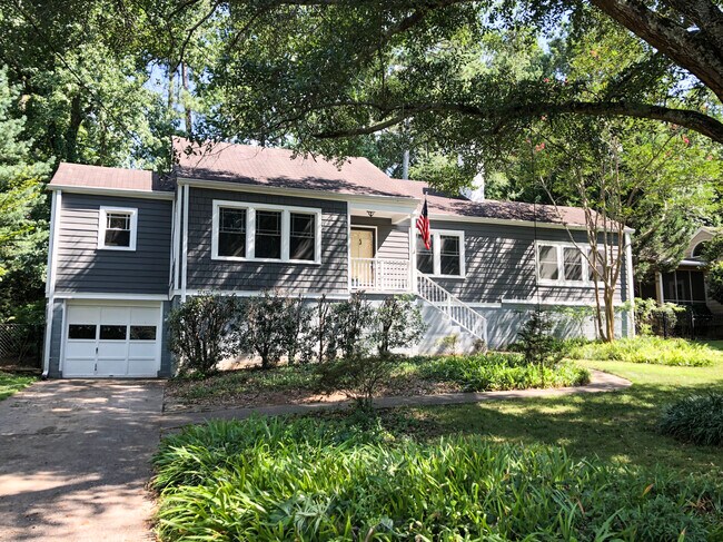 575 Highland Ave in Athens, GA - Foto de edificio - Building Photo