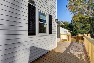 27065 N Ridge St in Wauconda, IL - Foto de edificio - Building Photo