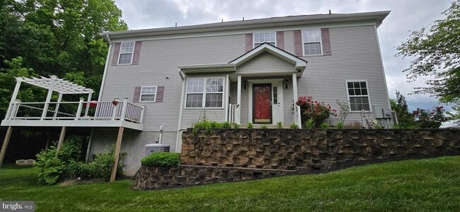 property at 222 Fountayne Ln