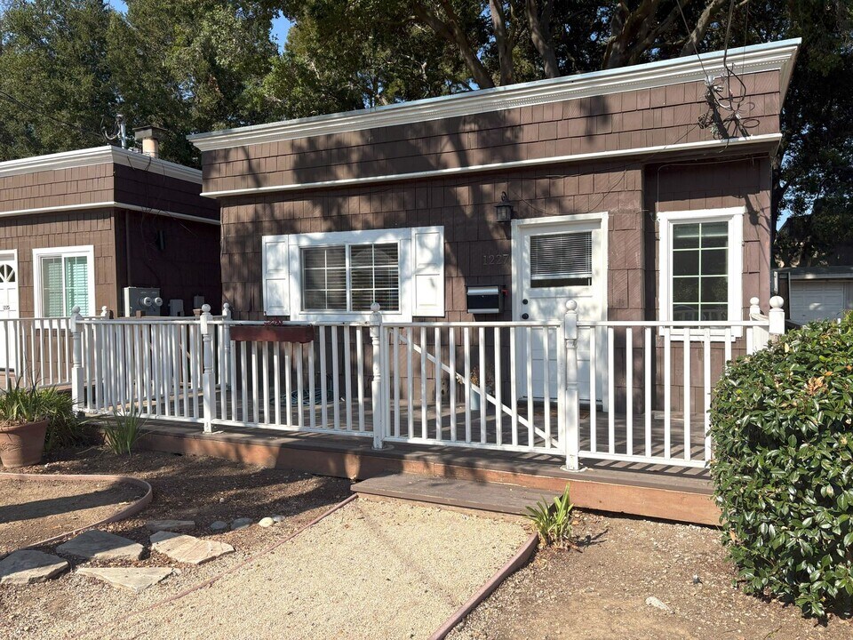 1221-1227 Byron St in Palo Alto, CA - Building Photo