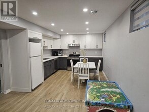 35 Curtis Dr in Brampton, ON - Building Photo - Building Photo