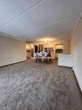 10401 Cedar Lk Rd S, Unit Unit 505 in Minnetonka, MN - Foto de edificio - Building Photo