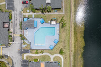 West Wind Lakes in Miami, FL - Building Photo - Building Photo