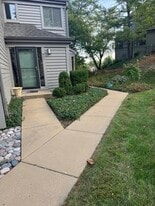 827 Shoreline Rd in Lake Barrington, IL - Building Photo