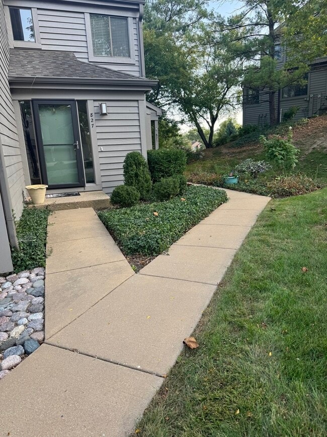 property at 827 Shoreline Rd