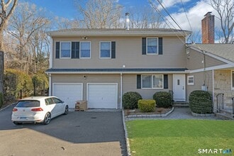 70 Archer Ln in Stamford, CT - Building Photo - Building Photo