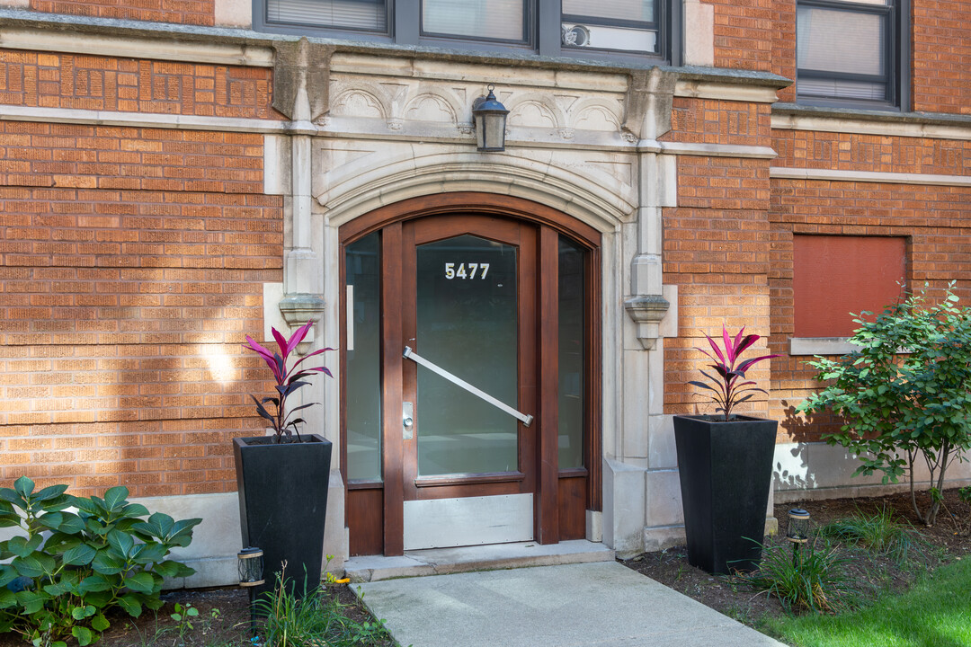 Everett Apartments in Chicago, IL - Building Photo