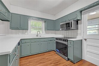 2740 Pasco Ln SE in Atlanta, GA - Building Photo - Building Photo