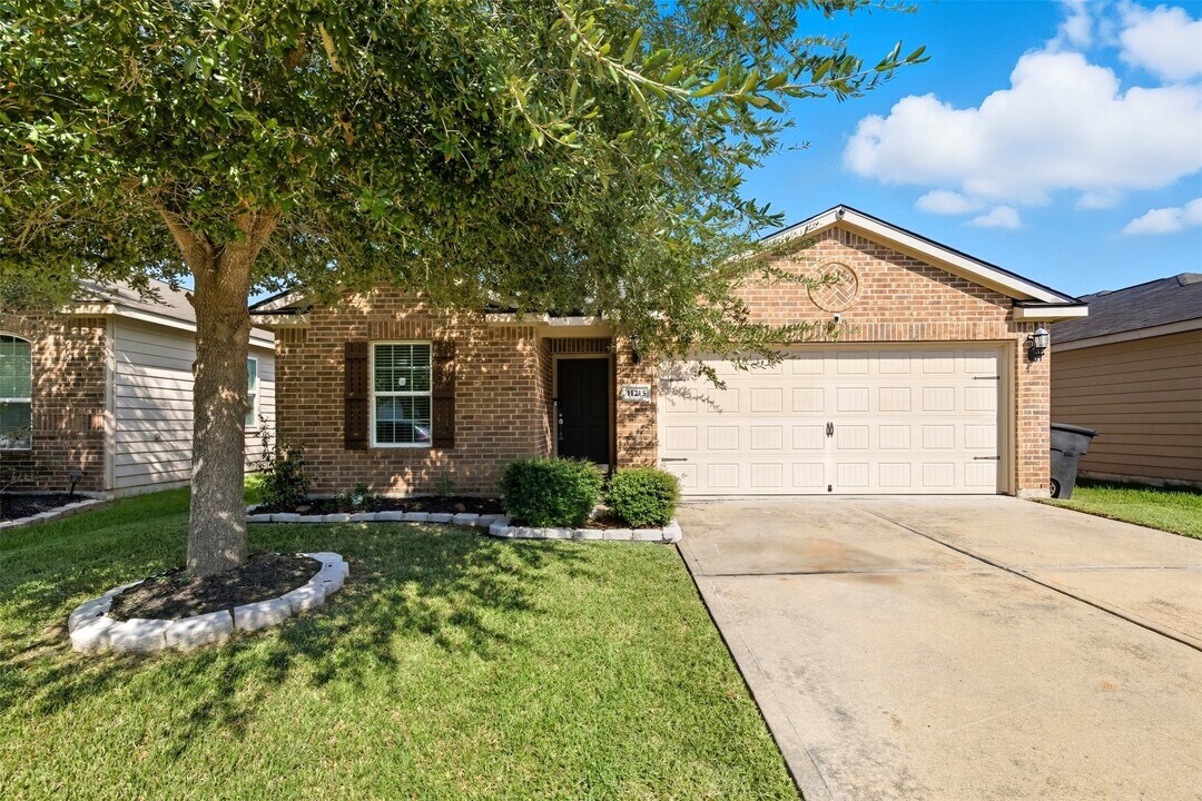 11215 Hall Terrace Ct in Houston, TX - Building Photo