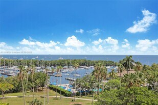 2901 S Bayshore Dr, Unit 7E in Miami, FL - Building Photo