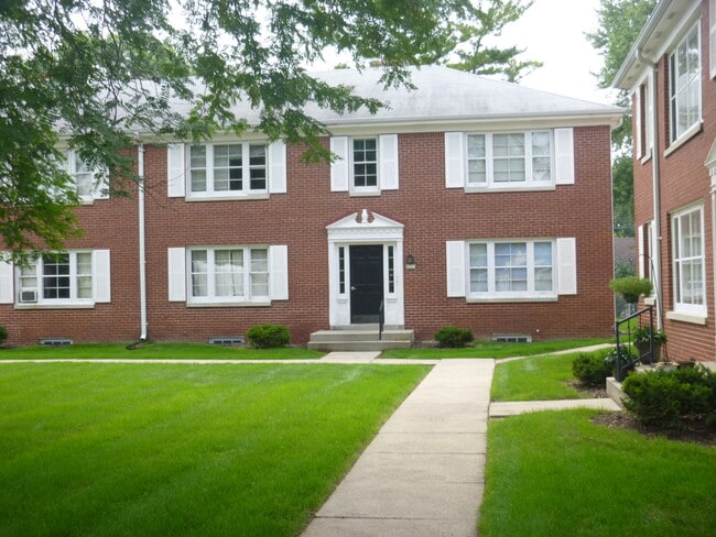 8333 W North Ave, Unit 6 in Wauwatosa, WI - Foto de edificio - Building Photo