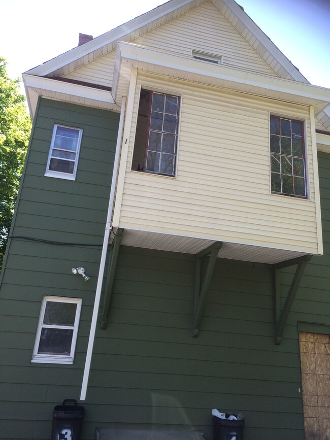1633 Broadway, Unit Front down apt 1 front in Schenectady, NY - Building Photo - Building Photo