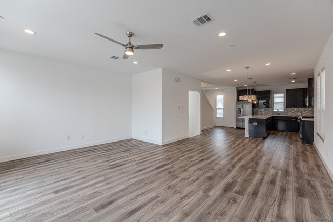 18736 Centro Main St