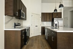 305-307 N Washington St in Raymore, MO - Building Photo