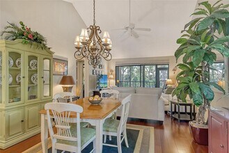 1720 Glenhouse Dr in Sarasota, FL - Foto de edificio - Building Photo