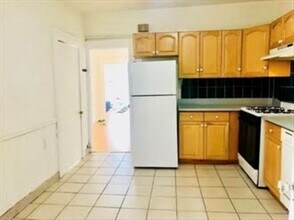 8 Berkeley St, Unit 1 in Watertown, MA - Foto de edificio - Building Photo