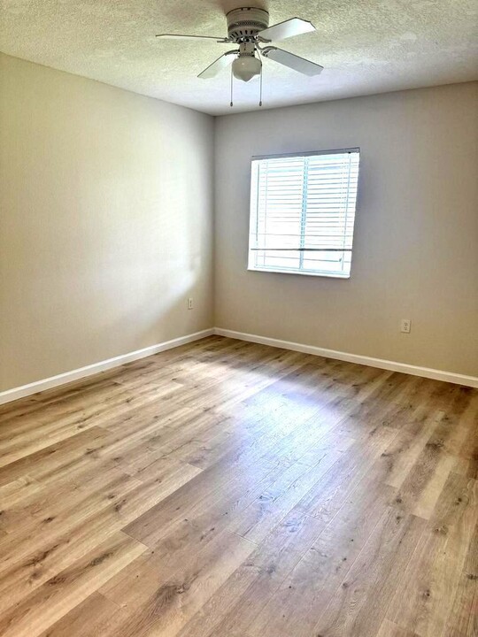 251 SW Palm Dr in Port St. Lucie, FL - Building Photo