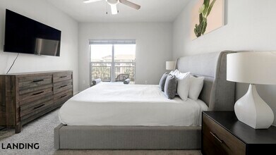 715 W Slaughter Ln in Austin, TX - Foto de edificio - Building Photo