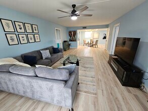 1357 NE Ocean Blvd in Stuart, FL - Foto de edificio - Building Photo