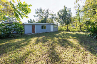 10648 Wake Forest Ave in Jacksonville, FL - Building Photo - Building Photo