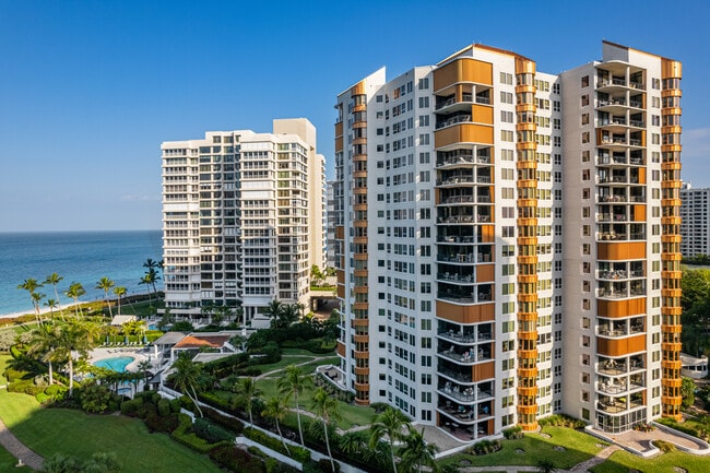 Park Shore Towers in Naples, FL - Foto de edificio - Building Photo