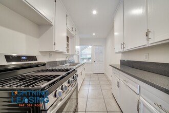 1627-1623 Normandie Ave in Los Angeles, CA - Building Photo - Building Photo