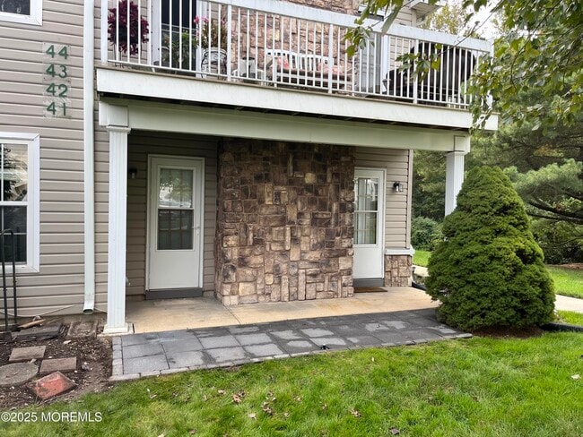 41 Des Moines Ct in Tinton Falls, NJ - Building Photo - Building Photo
