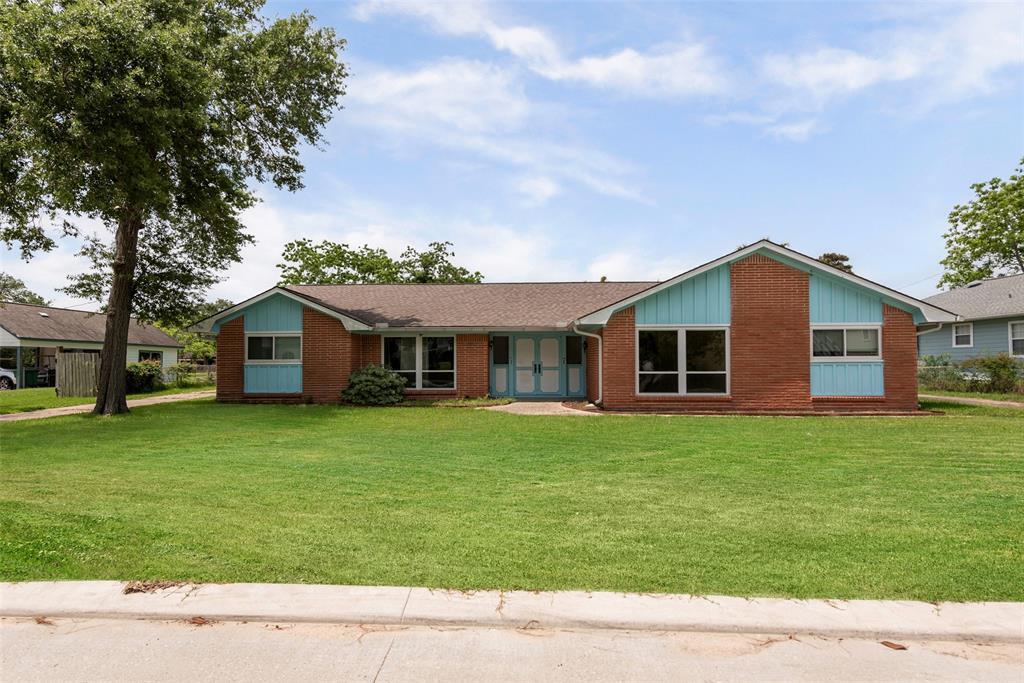 3016 Carlisle St in La Porte, TX - Building Photo