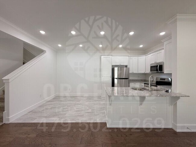 2002 E Brookview Dr in Siloam Springs, AR - Building Photo - Building Photo