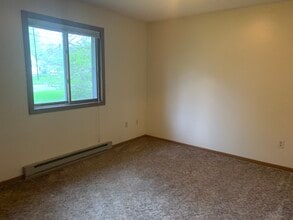 421 20th Ave W in Menomonie, WI - Building Photo - Building Photo
