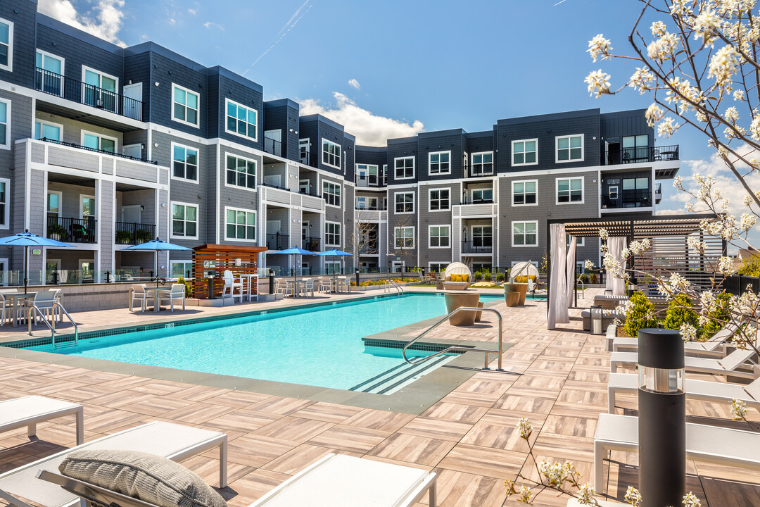 Avalon Residences at the Hingham Shipyard in Hingham, MA - Foto de edificio