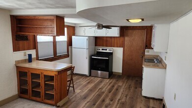 274 Sweeney St, Unit Upper in North Tonawanda, NY - Building Photo - Building Photo