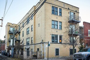 1531 W Hollywood Ave in Chicago, IL - Building Photo