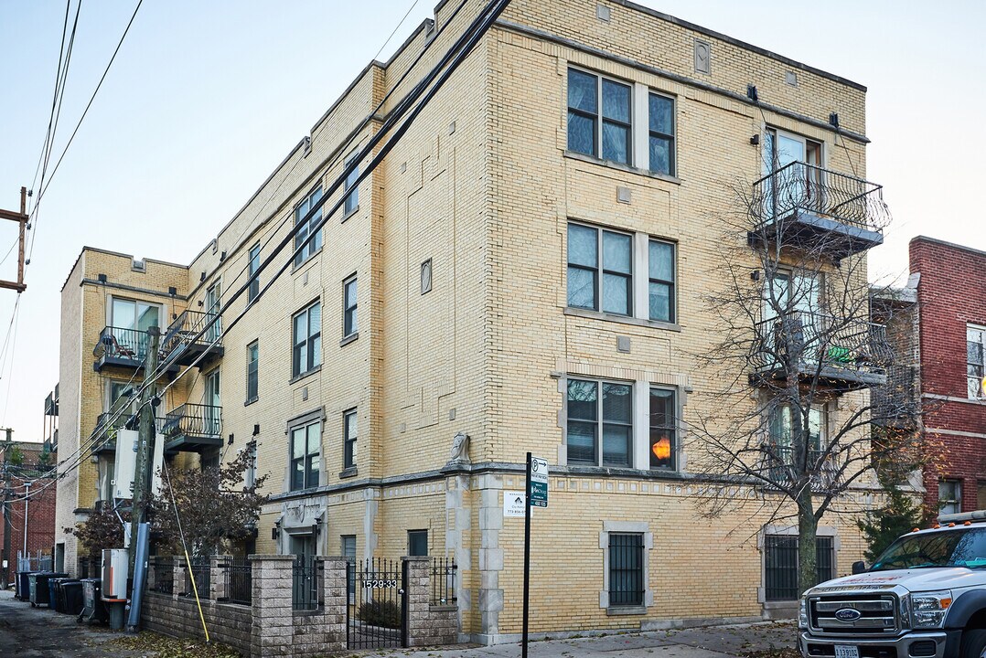 1529 W Hollywood Ave in Chicago, IL - Building Photo