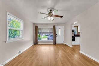 2406 Stanfield Dr in Parma, OH - Building Photo - Building Photo
