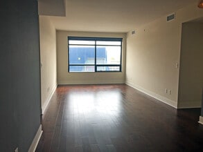 88 E San Fernando St in San Jose, CA - Building Photo - Building Photo