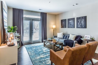 Highland Row in Memphis, TN - Building Photo - Interior Photo