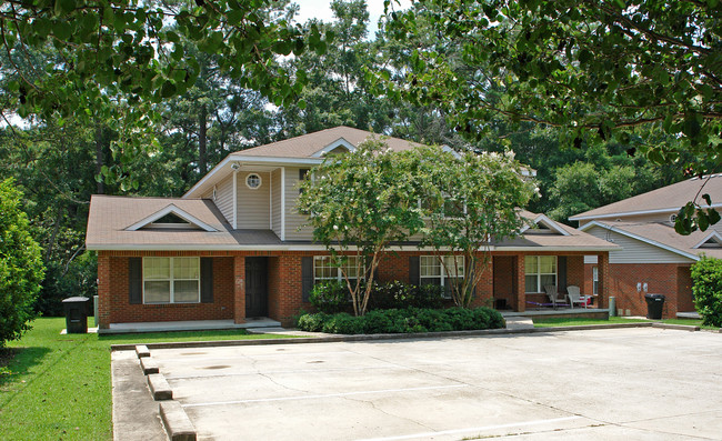 1917 Honeysuckle Dr in Tallahassee, FL - Building Photo - Building Photo