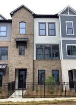 670 Hudson Wy in Roswell, GA - Building Photo