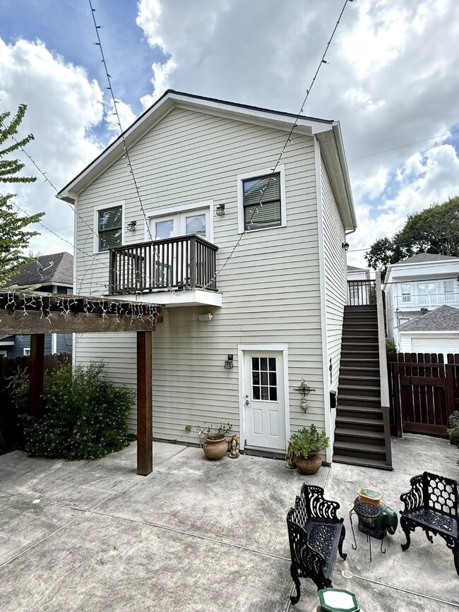 property at 614 E 10 1/2 St