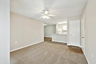 Hallmark at Columbia in Columbia, TN - Building Photo - Building Photo